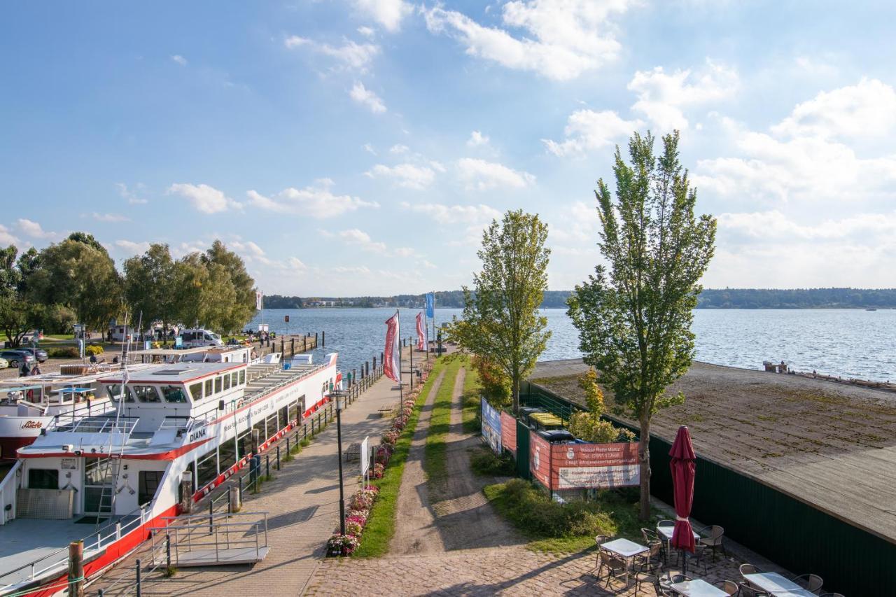 Modernes Am * Waren (Müritz)