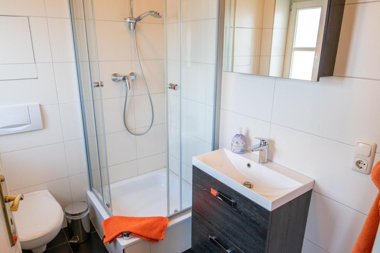 Apartment Modernes Am Waren (Mueritz)
